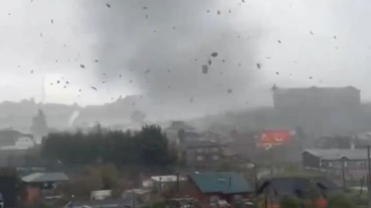 Un tornado arrasó el sur de Chile: numerosos heridos y un centenar de casas con daños Un tornado arrasó el sur de Chile: numerosos heridos y un centenar de casas con daños