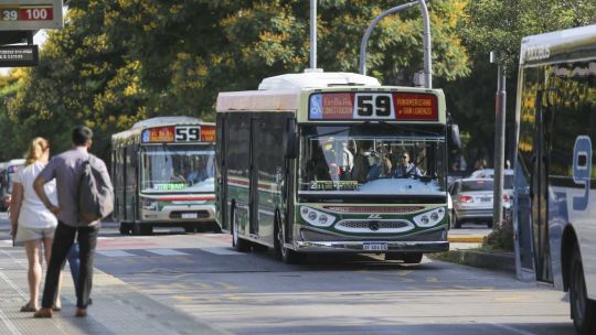 Paro de colectivos: no hubo acuerdo y la UTA cumple la medida desde las 0 horas de este martes Paro de colectivos: no hubo acuerdo y la UTA cumple la medida desde las 0 horas de este martes