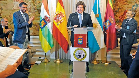 Fin de gira: Milei volvió a pasar por España y regresa esta medianoche Fin de gira: Milei volvió a pasar por España y regresa esta medianoche