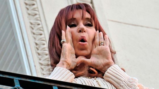 La Justicia le otorgaría a Cristina Kirchner la prisión domiciliaria para evitar la marcha del miércoles en su apoyo La Justicia le otorgaría a Cristina Kirchner la prisión domiciliaria para evitar la marcha del miércoles en su apoyo