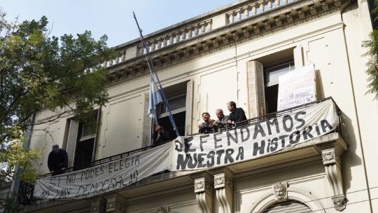 Grabois ocupó con sus militantes el edificio del disuelto Instituto Juan Domingo Perón