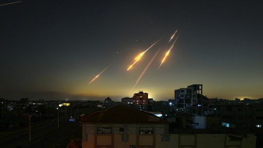 Conflicto en Medio Oriente: Irán amenaza a Israel con una respuesta "más fuerte" en el segundo día de bombardeos Conflicto en Medio Oriente: Irán amenaza a Israel con una respuesta "más fuerte" en el segundo día de bombardeos