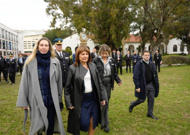 Bullrich mandó a requisar colectivos y a pedir documento a los pasajeros de trenes Bullrich mandó a requisar colectivos y a pedir documento a los pasajeros de trenes