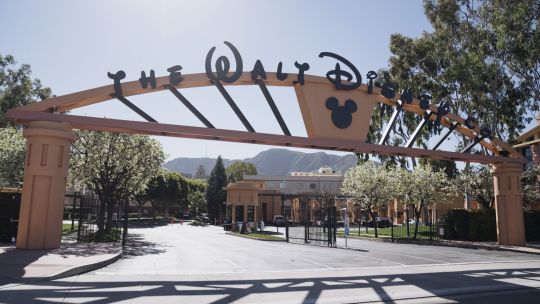 Disney despide cientos de empleados del cine y televisión por dificultades financieras
