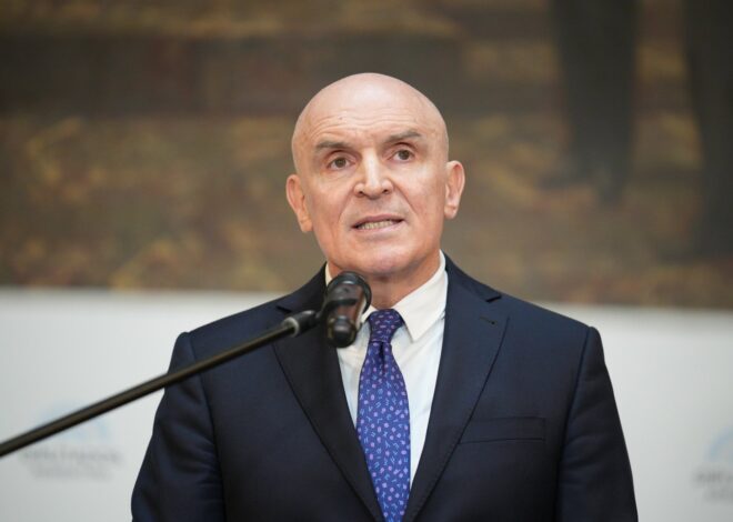 José Luis Espert denunció actos de vandalismo en la puerta de su casa: “No nos van a detener”