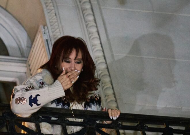 Cristina Kirchner confirmó que el miércoles se presenta en Comodoro Py y dio sus motivos para la prisión domiciliaria Cristina Kirchner confirmó que el miércoles se presenta en Comodoro Py y dio sus motivos para la prisión domiciliaria