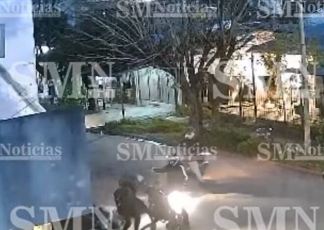 El instante en que un vecino resultó baleado en medio de un tiroteo entre la policía y motochorros El instante en que un vecino resultó baleado en medio de un tiroteo entre la policía y motochorros