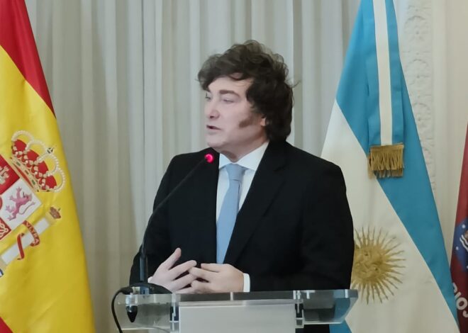 Madrid: Milei recibió un premio en un foro libertario, destacó el índice de inflación y volvió a atacar a periodistas Madrid: Milei recibió un premio en un foro libertario, destacó el índice de inflación y volvió a atacar a periodistas