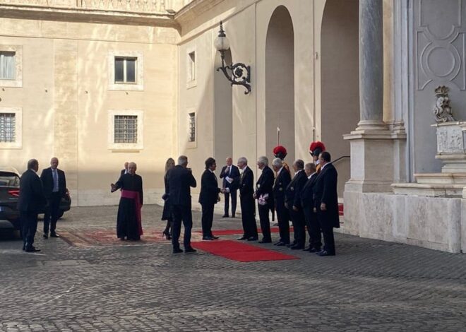 Javier Milei se reúne por primera vez con el papa León XIV en el Vaticano Javier Milei se reúne por primera vez con el papa León XIV en el Vaticano