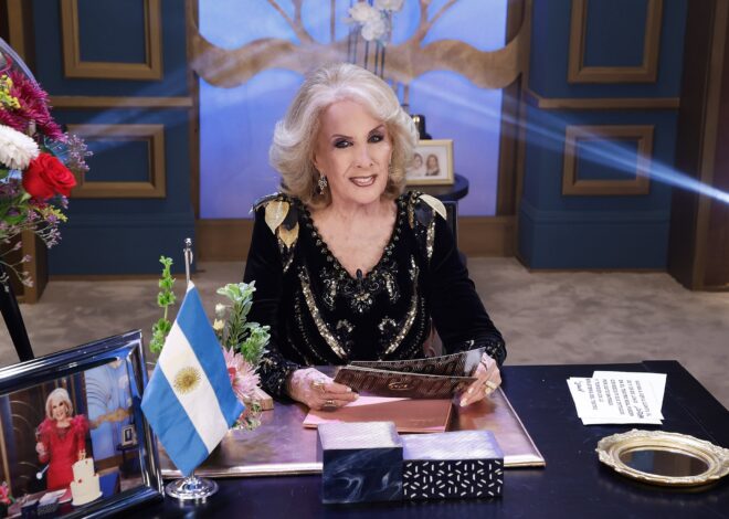 “Jamás uso peluca”. Mirtha Legrand eligió un lujoso look para su programa y sorprendió con un comentario sobre su pelo