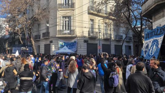 La vigencia de la calle como escenario político: el peronismo vuelve a movilizar La vigencia de la calle como escenario político: el peronismo vuelve a movilizar