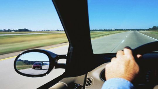Peligro en las rutas: sólo 1 de cada 2 conductores conoce la seña para adelantar Peligro en las rutas: sólo 1 de cada 2 conductores conoce la seña para adelantar