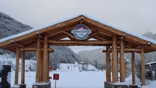 Cerro Castor con nieve hasta la base y nueva telesilla para el inicio de la temporada el 27 de junio Cerro Castor con nieve hasta la base y nueva telesilla para el inicio de la temporada el 27 de junio