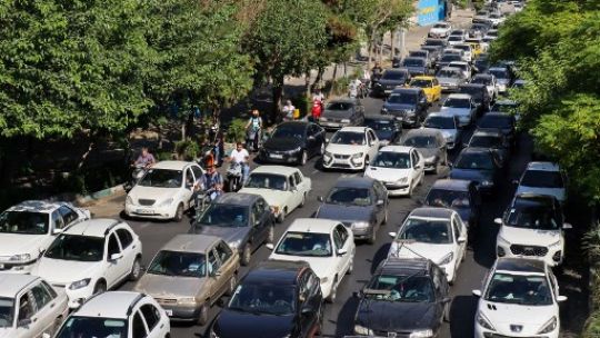 Tras la advertencia de Trump, los habitantes de Teherán huyen de la capital y colapsan las autopistas