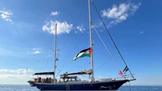 Greta Thunberg y los activistas que viajaban con ayuda para Gaza fueron remolcados por fuerzas militares de Israel hasta el puerto Asdod Greta Thunberg y los activistas que viajaban con ayuda para Gaza fueron remolcados por fuerzas militares de Israel hasta el puerto Asdod