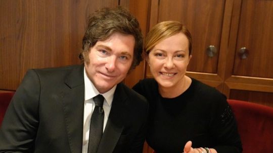 Javier Milei llegó a Italia: firma un convenio por YPF y cenará con Giorgia Meloni