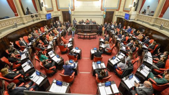 “Esto indigna al votante”: en 'Comunistas' criticaron la reelección indefinida aprobada en el Senado bonaerense