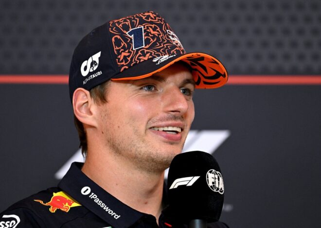Lo que dicen las respuestas de Max Verstappen ante las preguntas sobre Mercedes y 2026