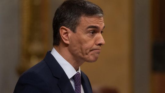 Fiestas privadas, favores sexuales y pagos ilegales: los chats que hunden a Pedro Sánchez en un nuevo escándalo