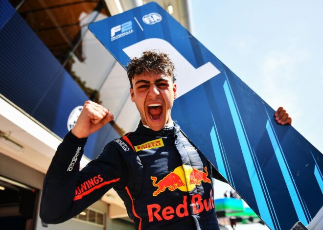 La FIA aprueba la solicitud de superlicencia de Red Bull para Lindblad La FIA aprueba la solicitud de superlicencia de Red Bull para Lindblad