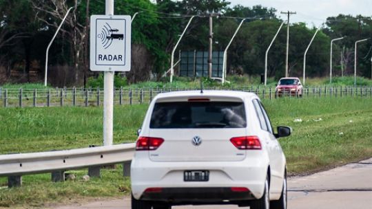 Ya están en funcionamiento los 47 radares instalados en rutas chaqueñas Ya están en funcionamiento los 47 radares instalados en rutas chaqueñas