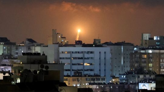 Israel ataca por la madrugada a Irán, a la vez que enciende las sirenas de alarma en su territorio Israel ataca por la madrugada a Irán, a la vez que enciende las sirenas de alarma en su territorio