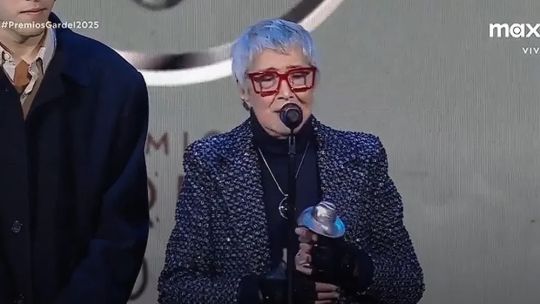 Premios Carlos Gardel: la correntina Teresa Parodi le dedicó su estatuilla a Cristina Kirchner