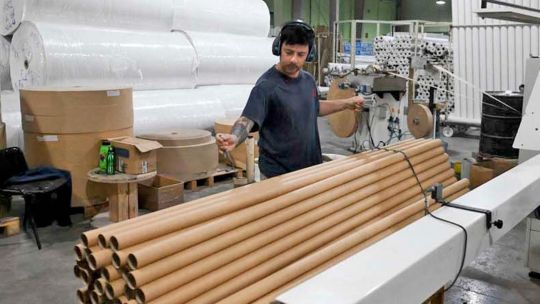 El repunte de la economía todavía no compensó la caída de los primeros meses de la era Milei, según la UBA