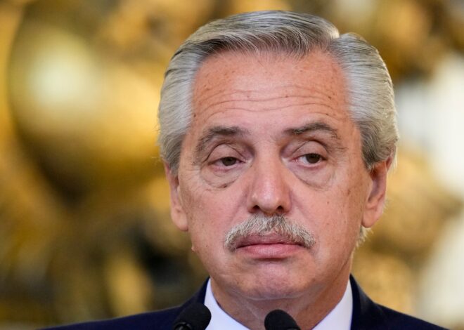 Procesaron a Alberto Fernández en el caso de los seguros por “negociaciones incompatibles” con su cargo de Presidente Procesaron a Alberto Fernández en el caso de los seguros por “negociaciones incompatibles” con su cargo de Presidente