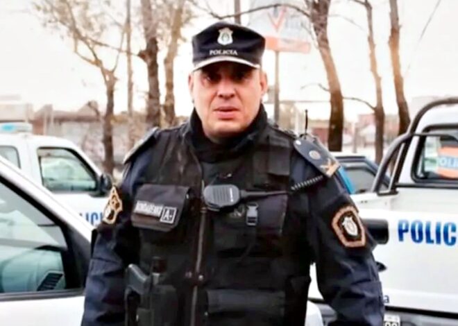 La Provincia desplazó a 24 altos mandos de la Bonaerense por militar para el comisario Bondarenko, el candidato de Milei La Provincia desplazó a 24 altos mandos de la Bonaerense por militar para el comisario Bondarenko, el candidato de Milei
