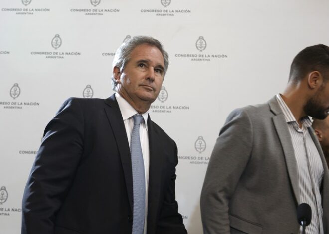 Moody's mejora la calificación de la deuda argentina y el Gobierno celebra