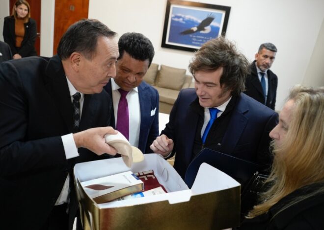 El pastor de la Iglesia que inauguró Milei dijo que un milagro le convirtió 100 mil pesos en 100 mil dólares