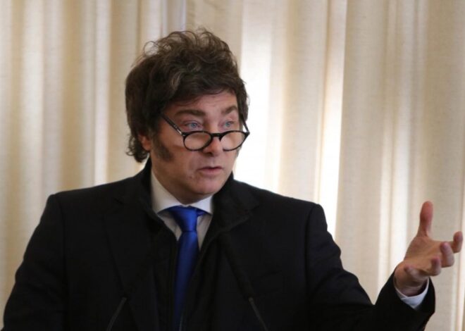 Milei vuelva a atacar a Clarín: "No se van a quedar con Telefónica" Milei vuelva a atacar a Clarín: "No se van a quedar con Telefónica"
