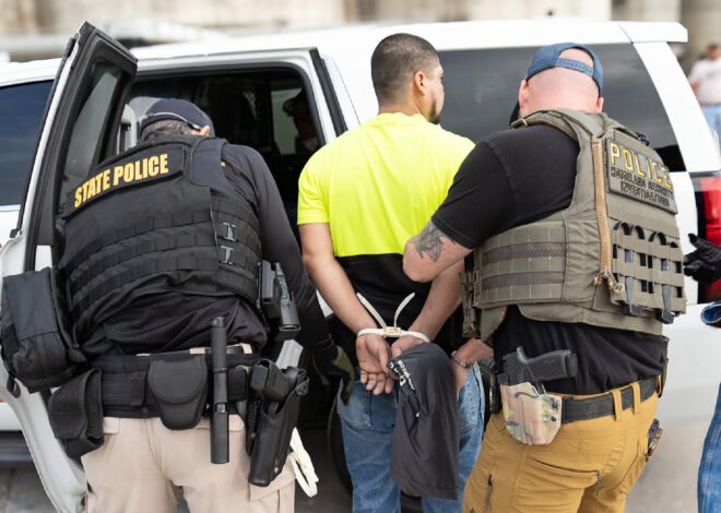 Lleva más de 40 años en EE.UU. y formó una familia, pero fue detenido por el ICE en Colorado mientras paseaba a su perro Lleva más de 40 años en EE.UU. y formó una familia, pero fue detenido por el ICE en Colorado mientras paseaba a su perro