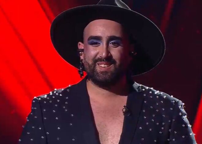 Thomas Guzmán se lució en La Voz Argentina con su canto, su historia de vida y su look único