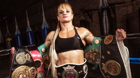 Alejandra "Locomotora" Oliveras: el Legado de una Campeona y una luchadora incansable Alejandra "Locomotora" Oliveras: el Legado de una Campeona y una luchadora incansable