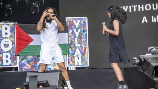 La BBC no emitirá en directo actuaciones de "alto riesgo" antisemita tras los cánticos contra Israel en el Festival de Glastonbury La BBC no emitirá en directo actuaciones de "alto riesgo" antisemita tras los cánticos contra Israel en el Festival de Glastonbury