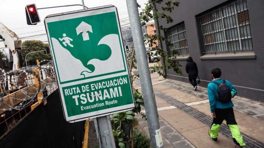 Chile, con alerta roja por el tsunami: esperan las primeras olas y evacuaron al menos a 1 millón y medio de personas Chile, con alerta roja por el tsunami: esperan las primeras olas y evacuaron al menos a 1 millón y medio de personas