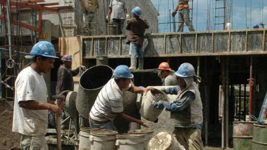 El empleo registrado se recuperó en abril pero los salarios se ubicaron por debajo de noviembre de 2023 El empleo registrado se recuperó en abril pero los salarios se ubicaron por debajo de noviembre de 2023