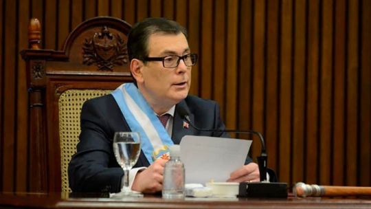 El gobernador de Santiago del Estero otorgará un bono de $3 millones a empleados públicos El gobernador de Santiago del Estero otorgará un bono de $3 millones a empleados públicos
