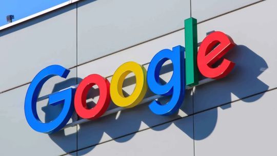 Google deberá pagarle $16 millones a un bonaerense al que fotografió desnudo en su casa Google deberá pagarle $16 millones a un bonaerense al que fotografió desnudo en su casa