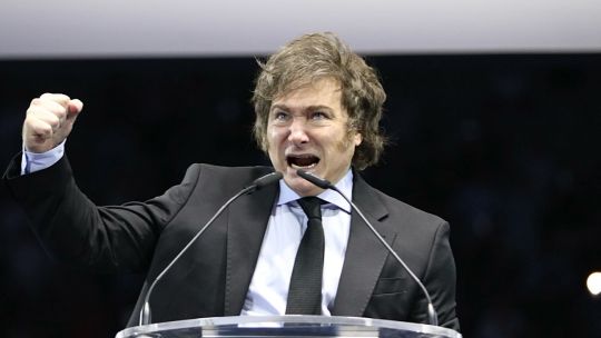 Javier Milei apuntó nuevamente contra periodistas y los acusó de “espionaje” Javier Milei apuntó nuevamente contra periodistas y los acusó de “espionaje”