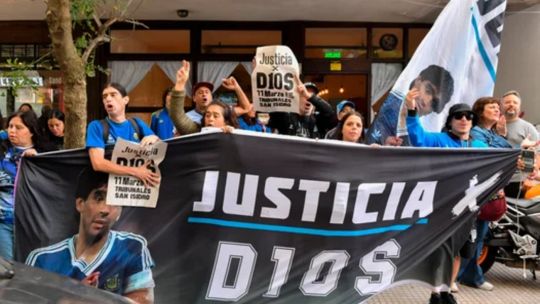 Caso Maradona: suspendieron el juicio por jurados a la enfermera por el escándalo de Makintach Caso Maradona: suspendieron el juicio por jurados a la enfermera por el escándalo de Makintach