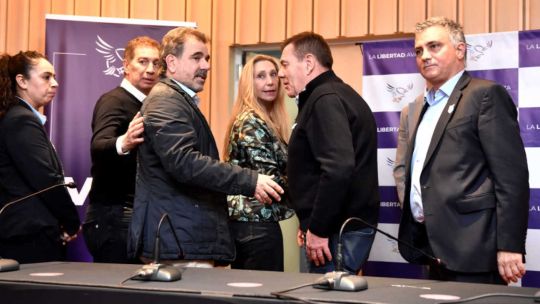 La Libertad Avanza y el PRO acordaron en Provincia: “Ahora el kirchnerismo tendrá un enemigo más fuerte”, dijo Karina Milei La Libertad Avanza y el PRO acordaron en Provincia: “Ahora el kirchnerismo tendrá un enemigo más fuerte”, dijo Karina Milei