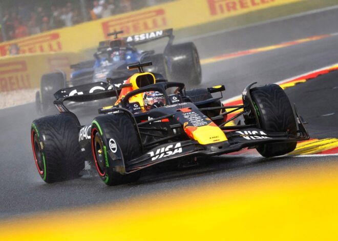 Verstappen critica a dirección de carrera en Bélgica por no dejarlos correr en lluvia Verstappen critica a dirección de carrera en Bélgica por no dejarlos correr en lluvia