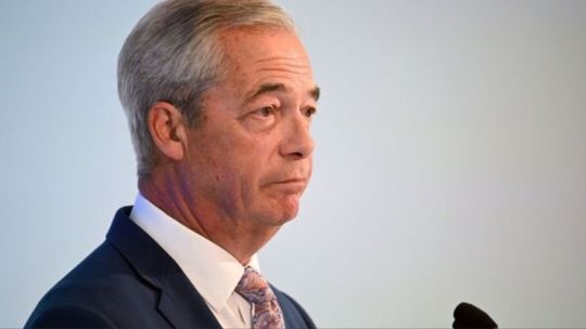 Diputado británico propone imitar el plan de EE.UU. para enviar presos a cárceles en El Salvador