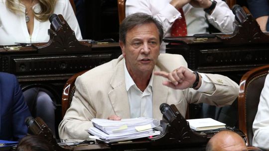 Zago: "Los fondos para los jubilados y para los médicos del Garrahan están en las jubilaciones de privilegio"