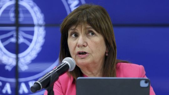 Patricia Bullrich le mandó una carta documento al asistente de Chiqui Tapia por desearle la muerte a Guillermo Francos Patricia Bullrich le mandó una carta documento al asistente de Chiqui Tapia por desearle la muerte a Guillermo Francos