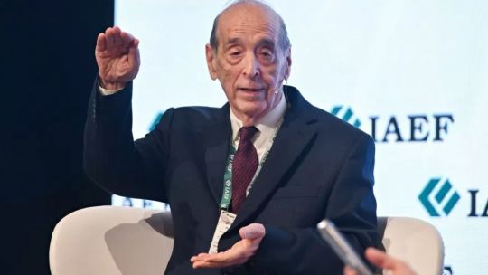 Argentina avanza hacia una estabilización con ruido, según el economista Ricardo Arriazu