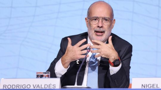El FMI "le hace caso" a Milei y corre al chileno Rodrigo Valdés de la dirección para América Latina El FMI "le hace caso" a Milei y corre al chileno Rodrigo Valdés de la dirección para América Latina